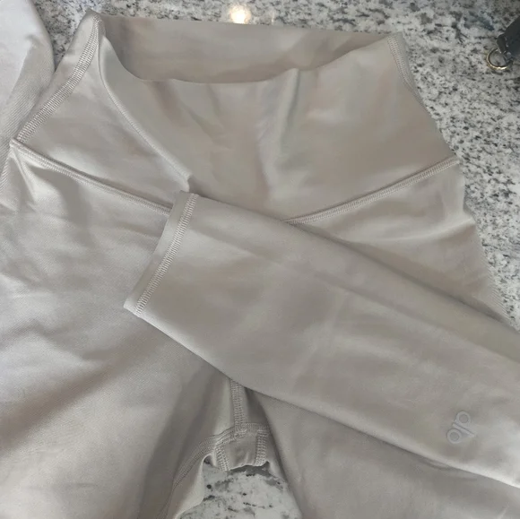 ALO Yoga Beige Leggings - Picture 9 of 9